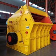 反擊式破碎機(jī)破碎過(guò)程原理